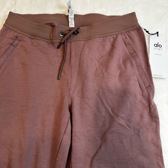 ALO Yoga Smoky Quartz Sweatpants - Picture 5 of 9